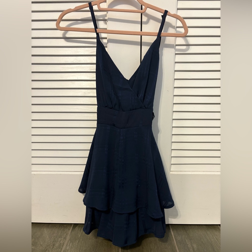 Francesca‘s navy blue dress with V-neck